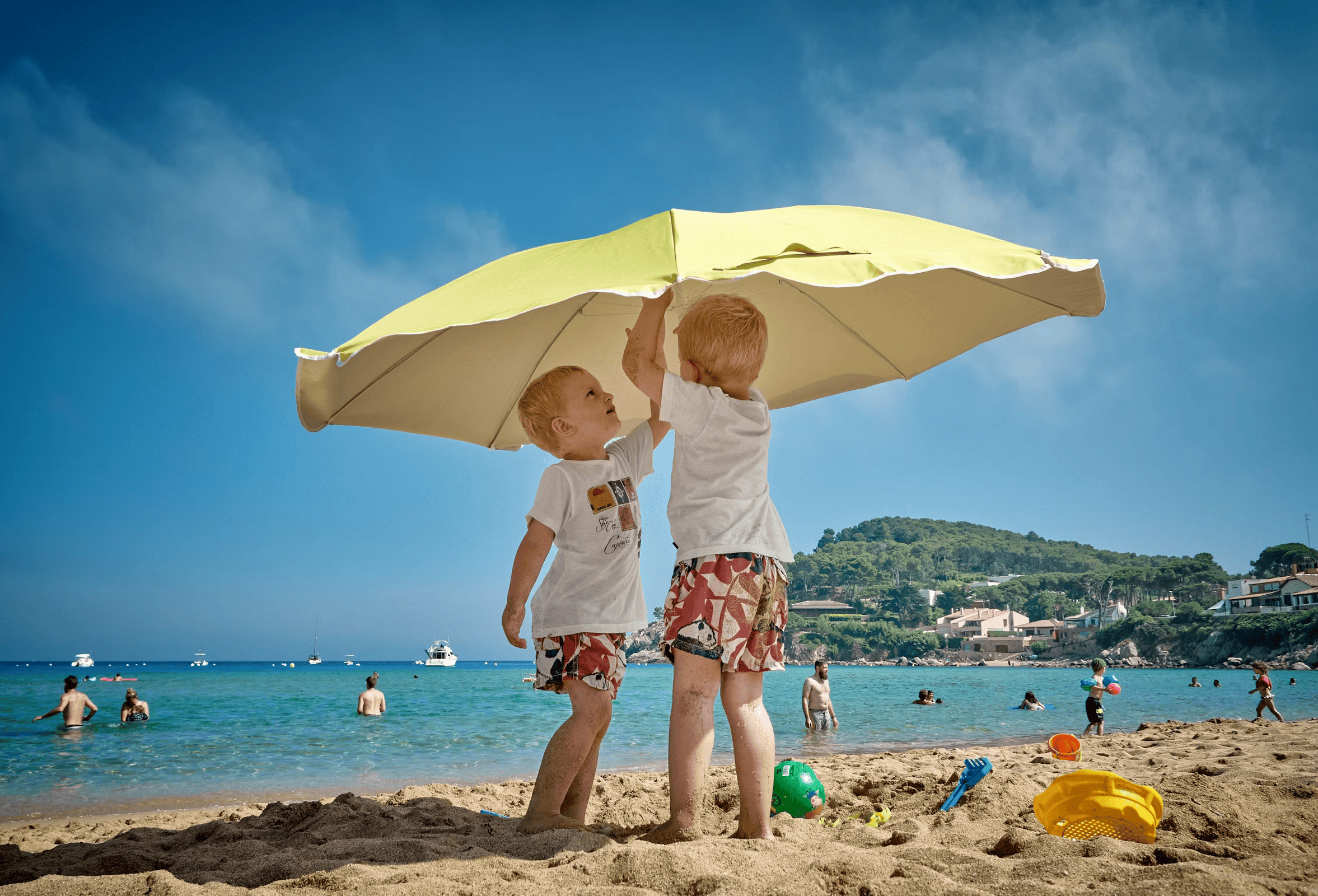 Pensez à vous protéger du soleil, surtout vos enfants!