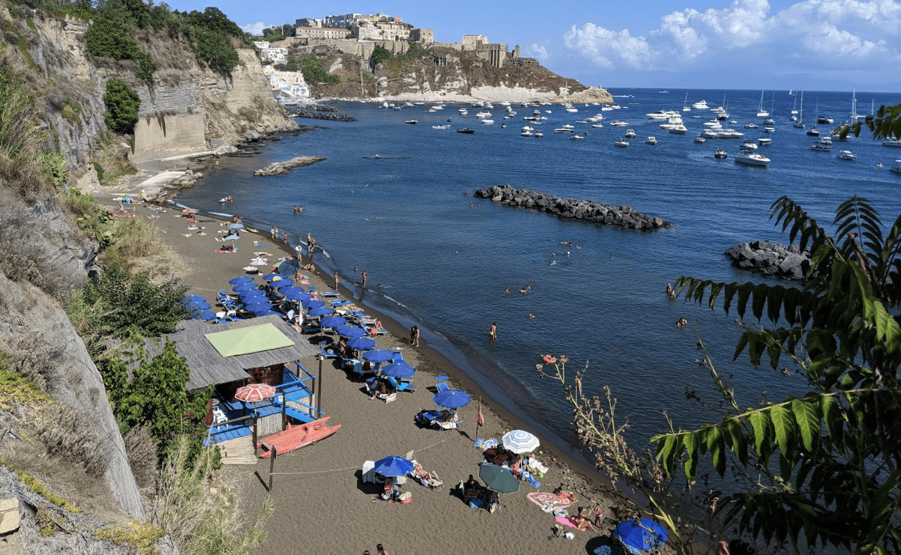 La magnifique Plage de Chiaia à Procida